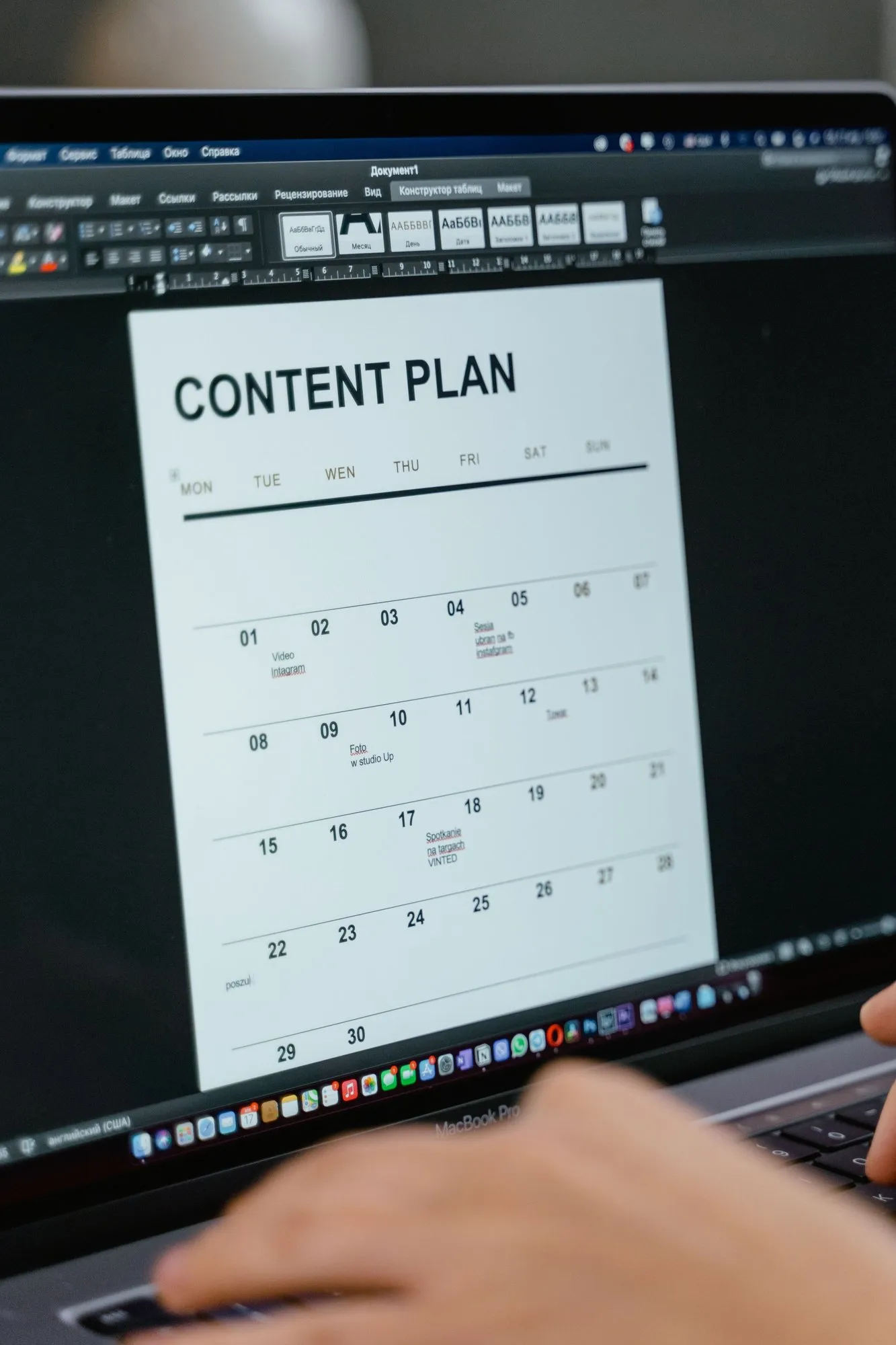 Content calendar planning for ongoing social media posts