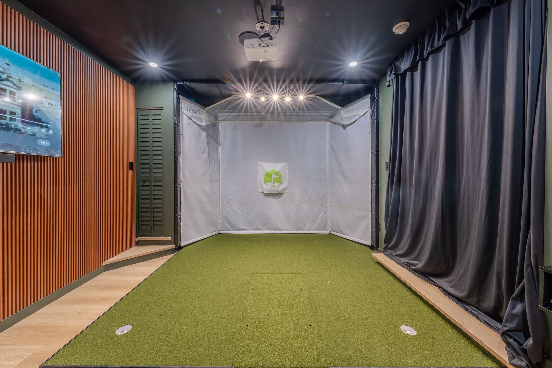 Golf simulator room